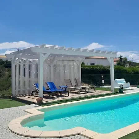 Sonho Do Mar - With Saltwater Pool Szálloda
