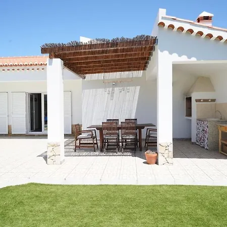 Sonho Do Mar - With Saltwater Pool 4*